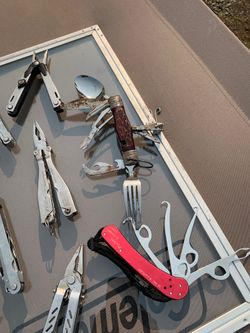 Great colection of knifes and Tweezers