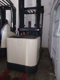 Crown Order Picker Only 3100 Hours 