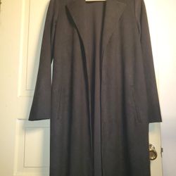 The Zara Basics Black Blazer for Women in size XS is a stylish and versatile dressy jacket suitable for both office and evening wear. Made of polyeste