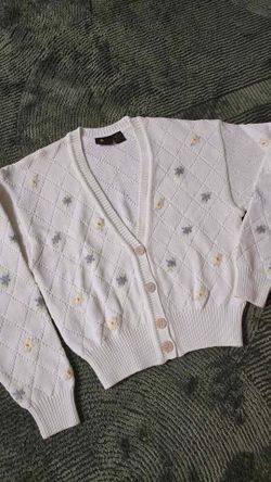 Vintage Lizsport White Knit Cardigan with Floral Embroidery Women’s