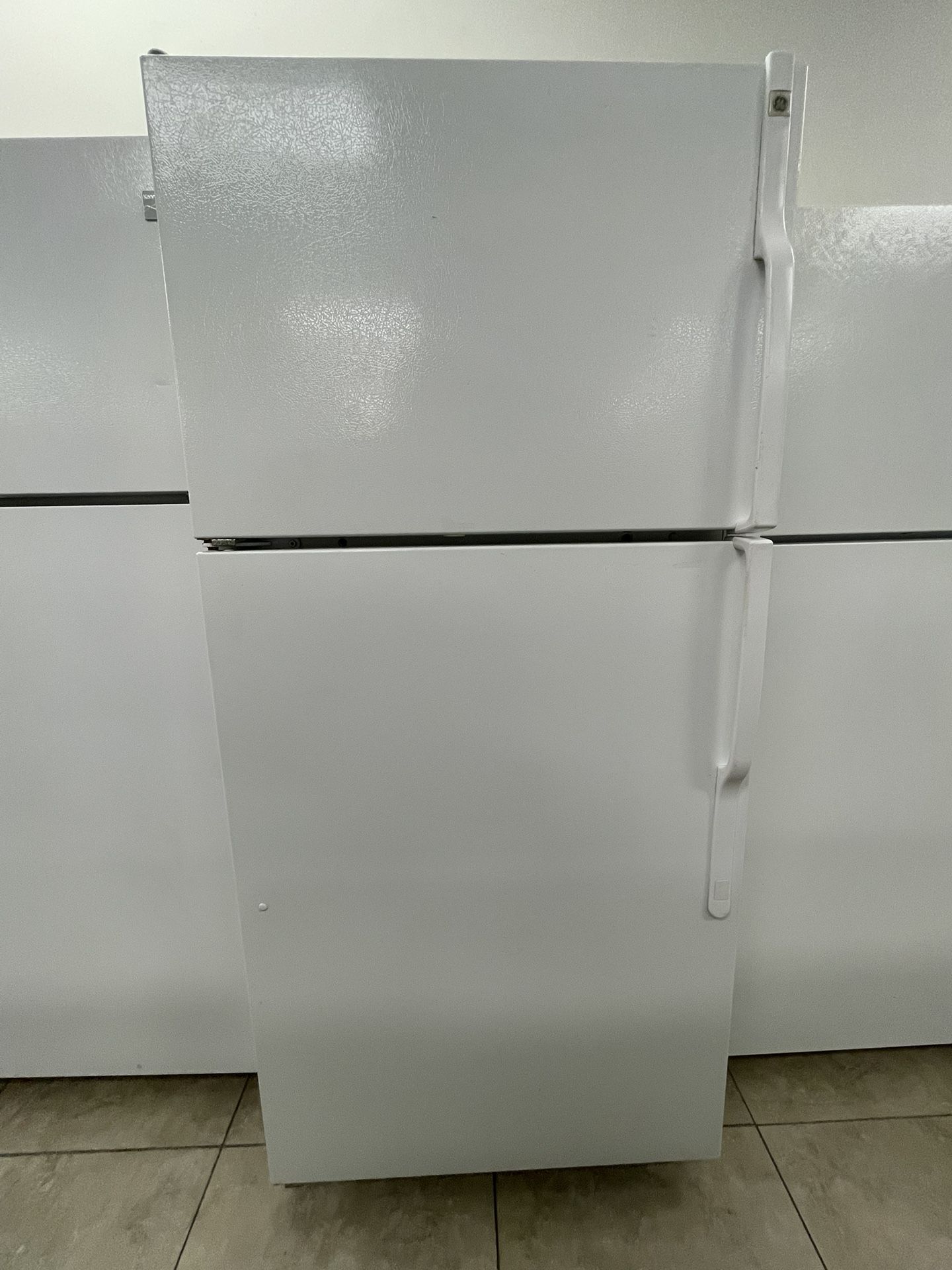 Nevera Top & Bottom Fridge GE 30”