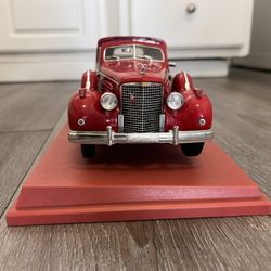 Diecast 1/18 Scale 1938 Cadillac V16 Fleetwood Signature Models 