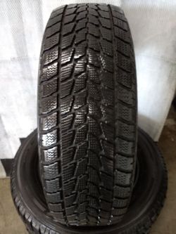 215/65r17 "Near Brand New" TOYO Observe G02+ Winter studless snow tires