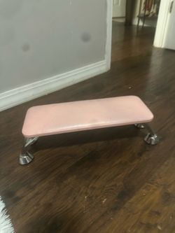 Nail arm rest