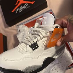 Jordan 4 Retro 