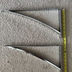 2 Metal Shelf Brackets