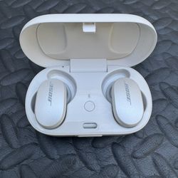 Bose Wireless Earbuds In Nice Condition