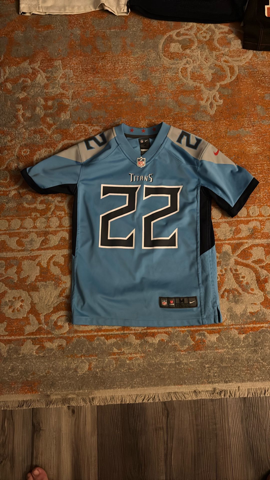 Kids Size Medium Derrick Henry Jersey.