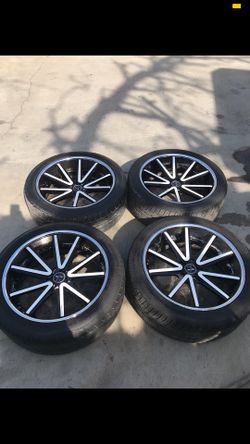 22” Vellano Wheels with Tires for Mercedes G Wagon G550