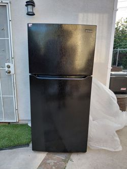 Refrigerator (Frigidaire)