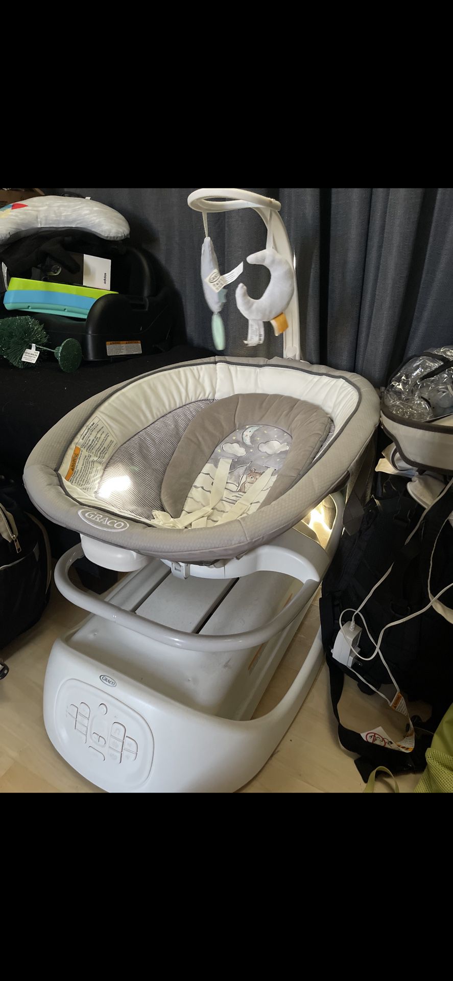 Graco Baby Sense2Soothe Swing with Cry Detection Technology