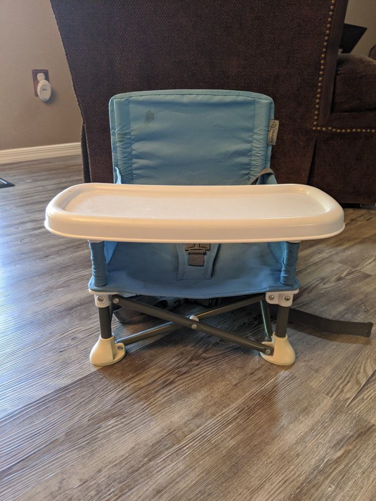 Summer infant pop n sit portable booster seat, attached to chair or sits alone great for picnics, travel, etc.