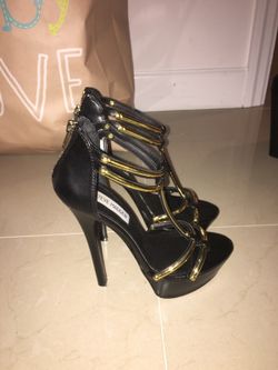 Size 7 Steve Madden heels gold and black