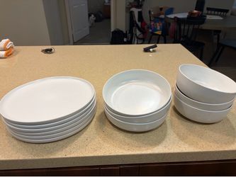 Crate and Barrel Dinner Set