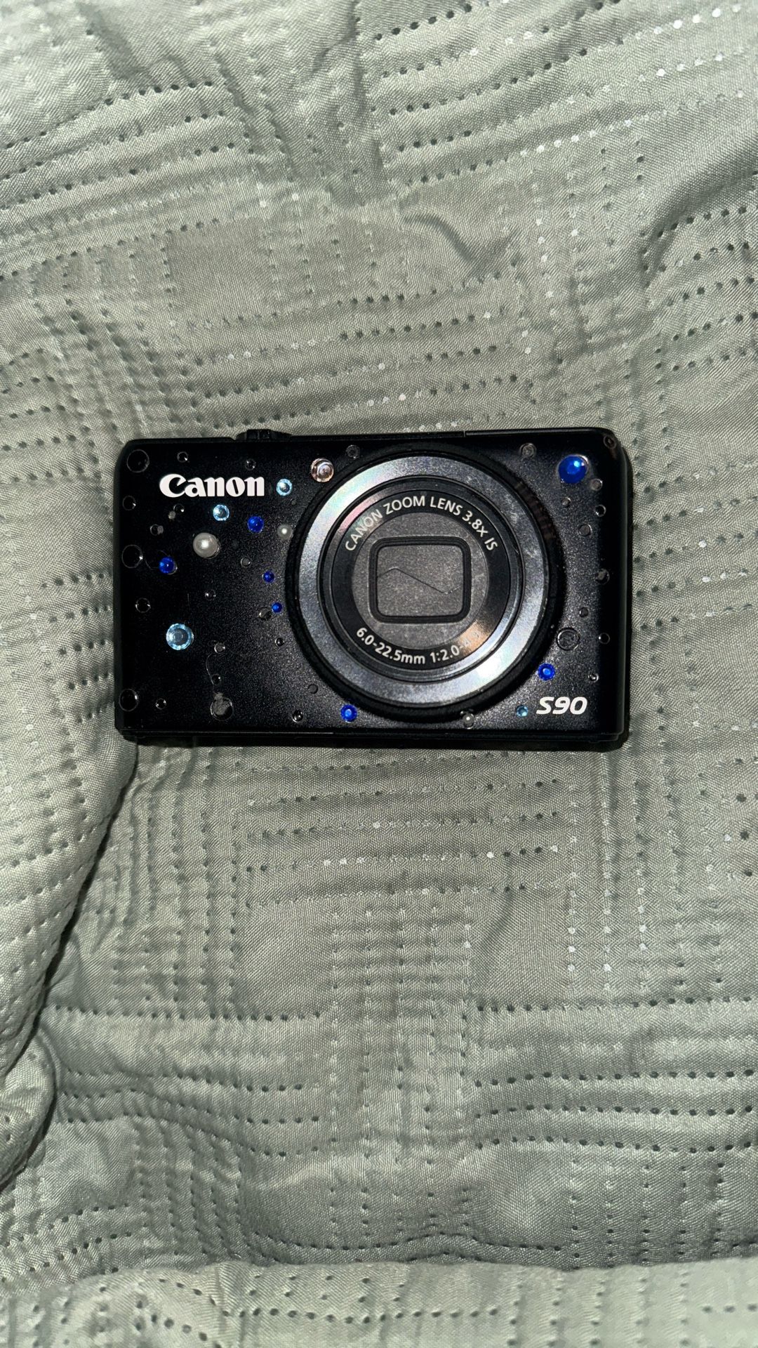 Canon s90 digital camera point and shoot