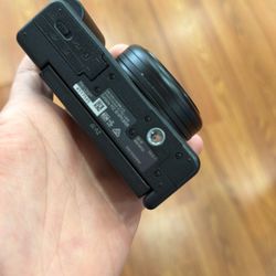 Sony ZV-1F Vlog Camera for Content Creators and Vloggers Black
