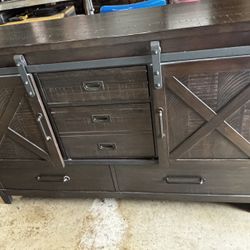 Bedroom Furniture Set 