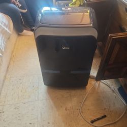 Midea 8000 BTU 115v Smart Compact AC w Remote WiFi And Alexa Set Up