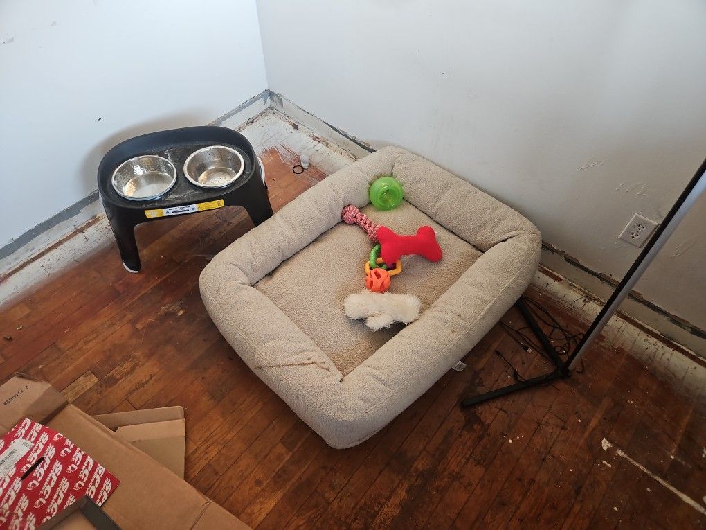 Dog Bed Bowls And Toys Free