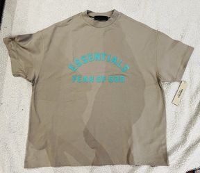 Essentials Tan T-Shirt oversized new with tag Essentials Size: Can