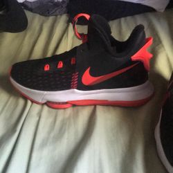 Nike Lebron Witness Size 7.5 Mens No Laces