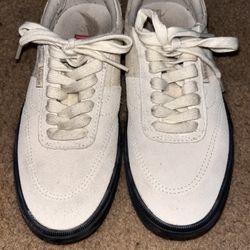 Skateboarding Dragon Vans, Creme and Black W6.5, M4.5