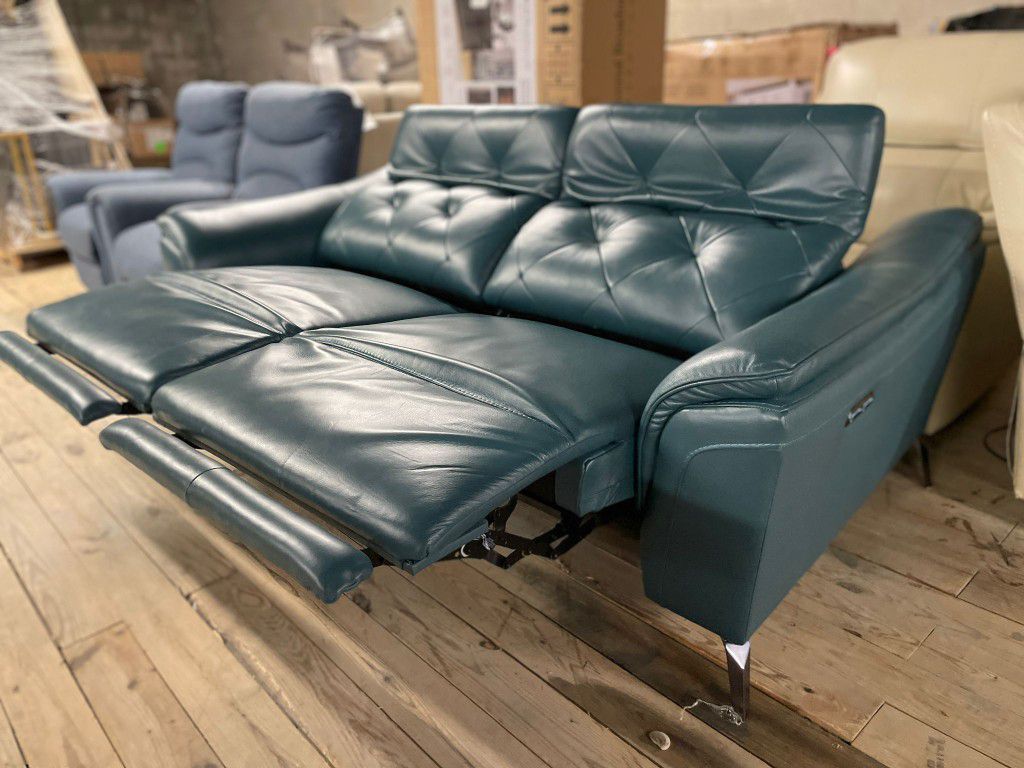 Leather Power Reclining Loveseat With Power Headrests. New!