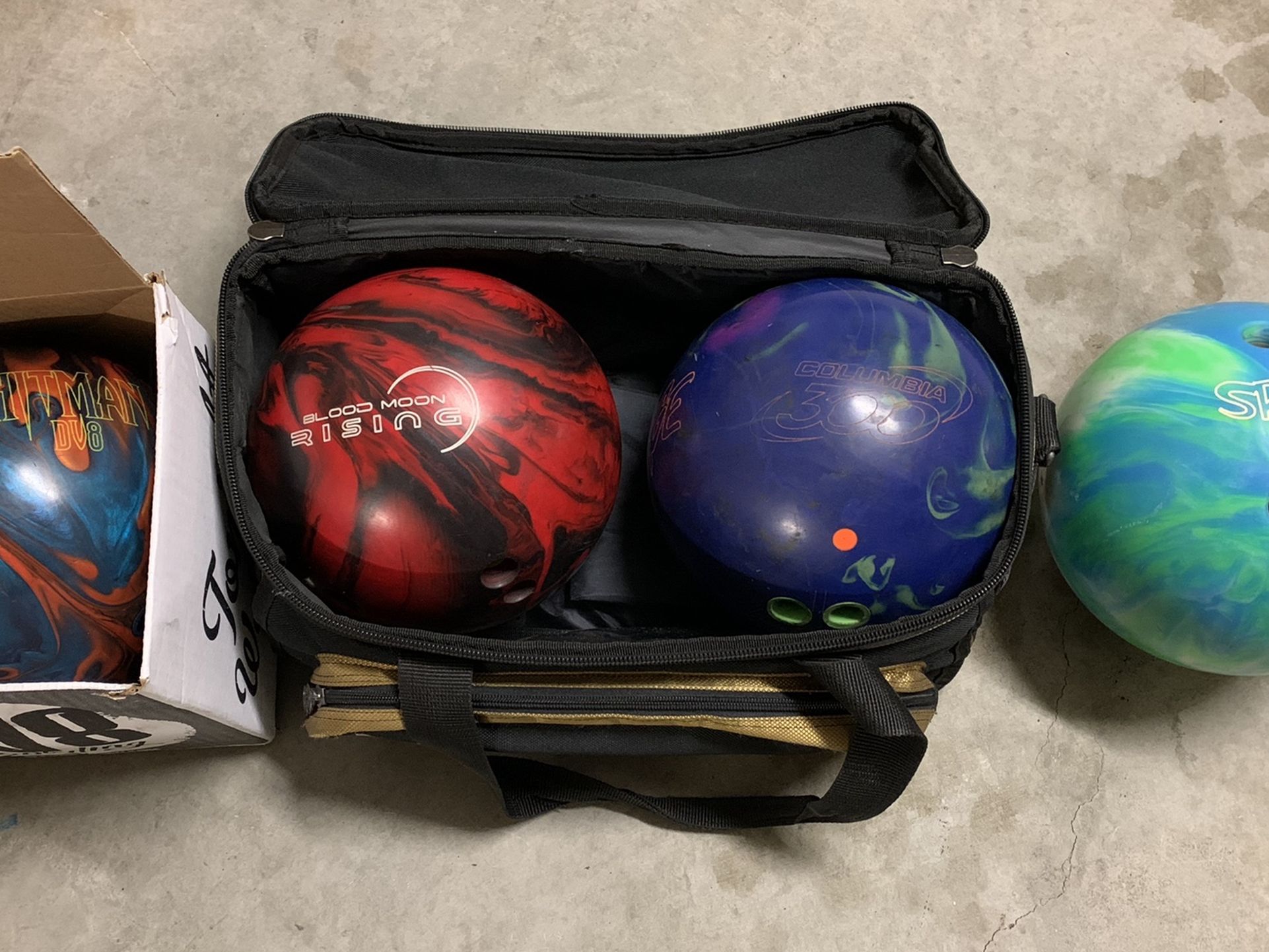 4 Bowling Balls With Bag