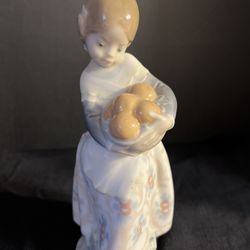 Lladro Valencian Girl With Basket Of Oranges #4841