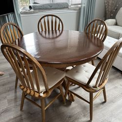 Round kitchen Table with Extension and 6 Chairs 