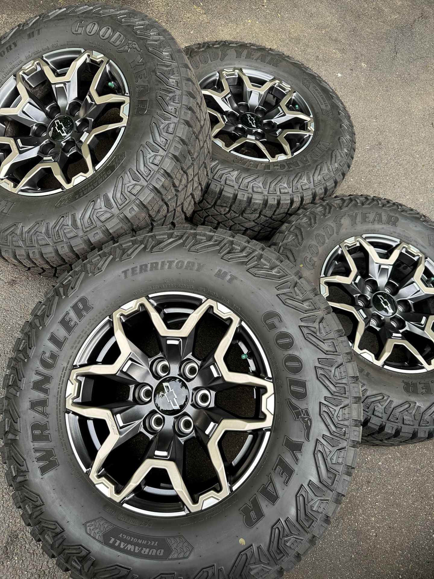New 17" Inch OEM Chevrolet ZR2 Wheels Rims 6x139.7 6x5.5 Goodyear LT285/70R17 $1850 Hablo Español