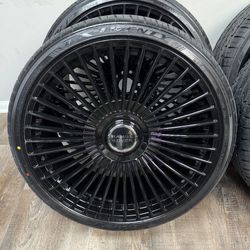 NEW 24 inch gloss black wheels with floating Range Rover caps wrapped in Lexani 295/30r24 tires