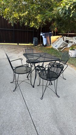 🌿 Vintage Wrought Iron Patio Set – 4 Chairs 🌿