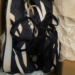 Navy Reebok Classic Size 8.5 M