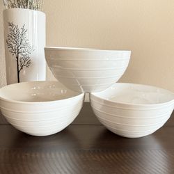 Mikasa swirl 8" serving bowl(dishwasher/microwave safe) 