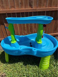 Kids outdoor play water table