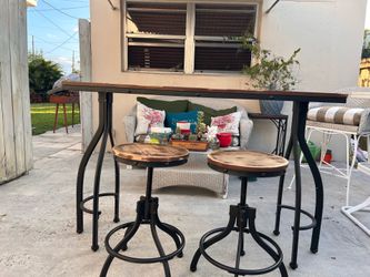 Rustic bench with two adjustable stools