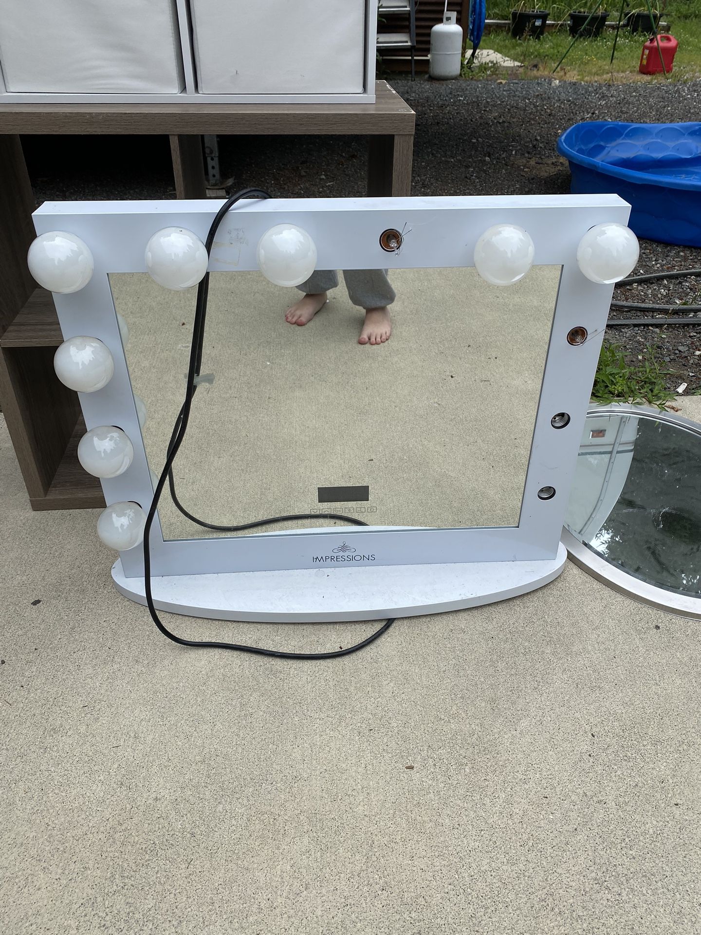 Impressions Smart Makeup Vanity Mirror Bluetooth Speaker