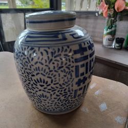 DECORATIVE COOKIE  JAR W/TOP