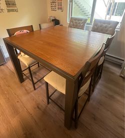 Kitchen Table Set (includes 4 chairs) — Moving Sale!!