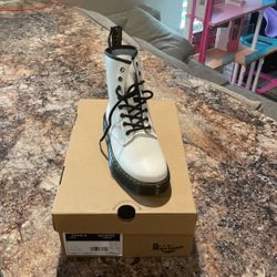  Dr. Martens zavala combat boots