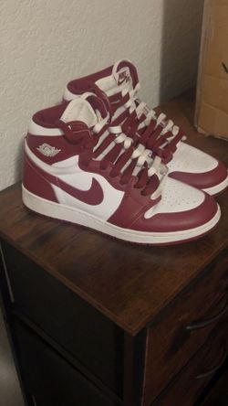 Burgundy Jordan 1s size 7