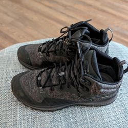 Keen Hiking Boots-Size 8