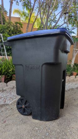 96 Gallon Blue Lid Garbage Can/Trash Can