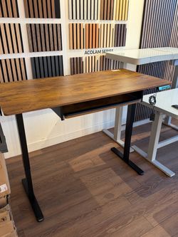 Brand new Electric Standing Desk with Keyboard Tray
