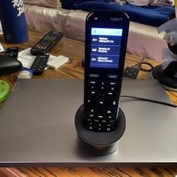 (Used) Logitech (Harmony) N-R0010 Universal Remote w/ Charging Bay