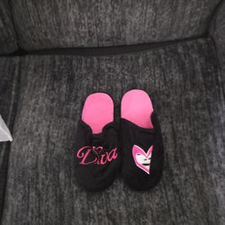Womans Slippers Size 7/8