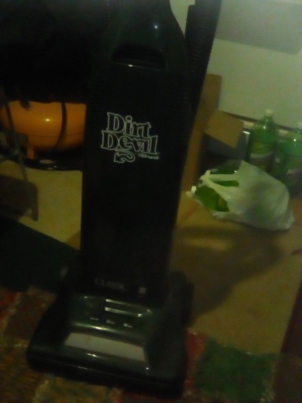 Dirt Devil Classic Vacuum Cleaner, Work's Great Used Very Little 