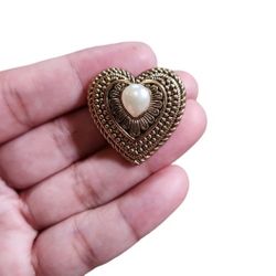 Vintage Gold Toned Pressed Plastic Pearl Detail Heart Western Pin