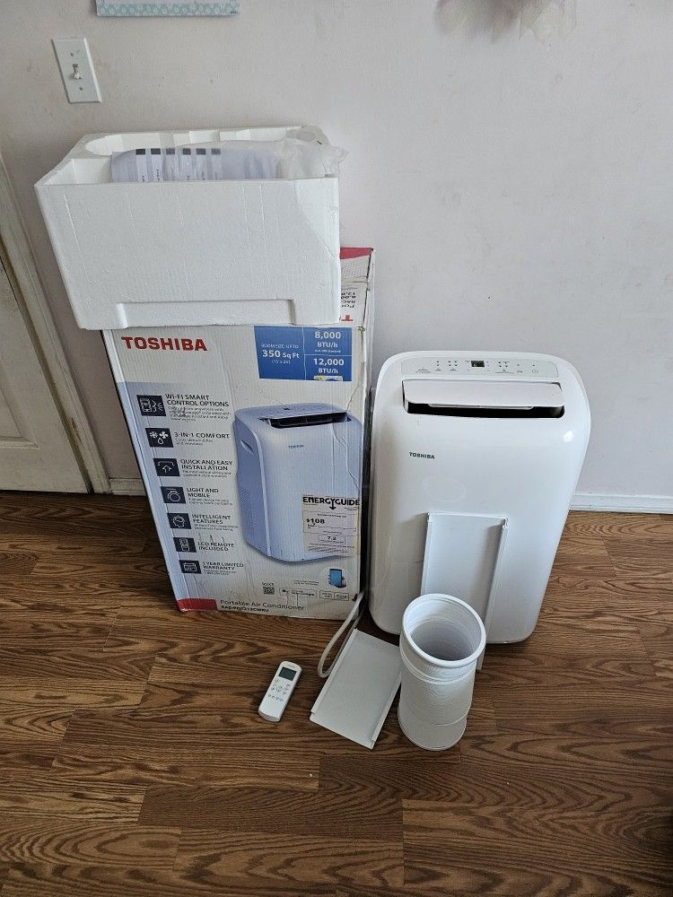 NEW AC PORTABLE TOSHIBA 8000 BTU WIFI 350 SQ FT COMES WITH ACCESSORIES REMOTE CONTROL, EXHAUST HOSE,WINDOW KIT FOR ANY QUESTION TEXT ME PLEASE HABLO E